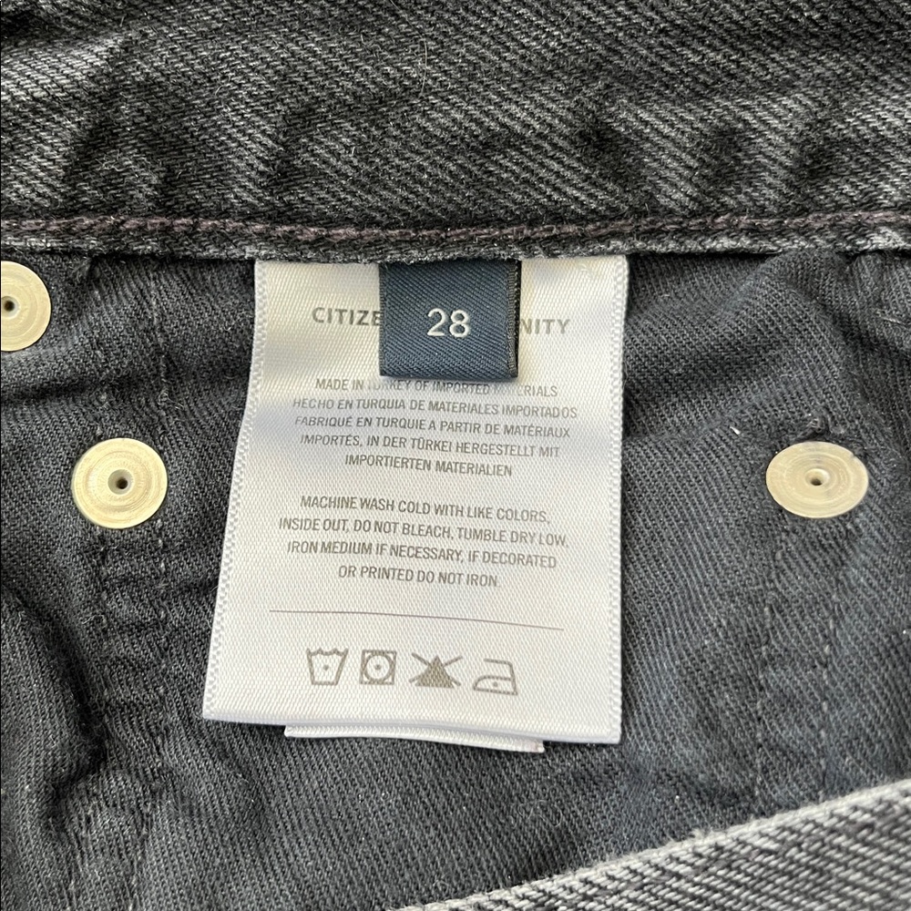 Citizens of Humanity Ayla Raw Hem Crop in black size 28 - Picture 4 of 4